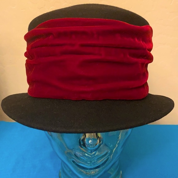 Woman’s Wool Top Hat - Picture 5 of 13